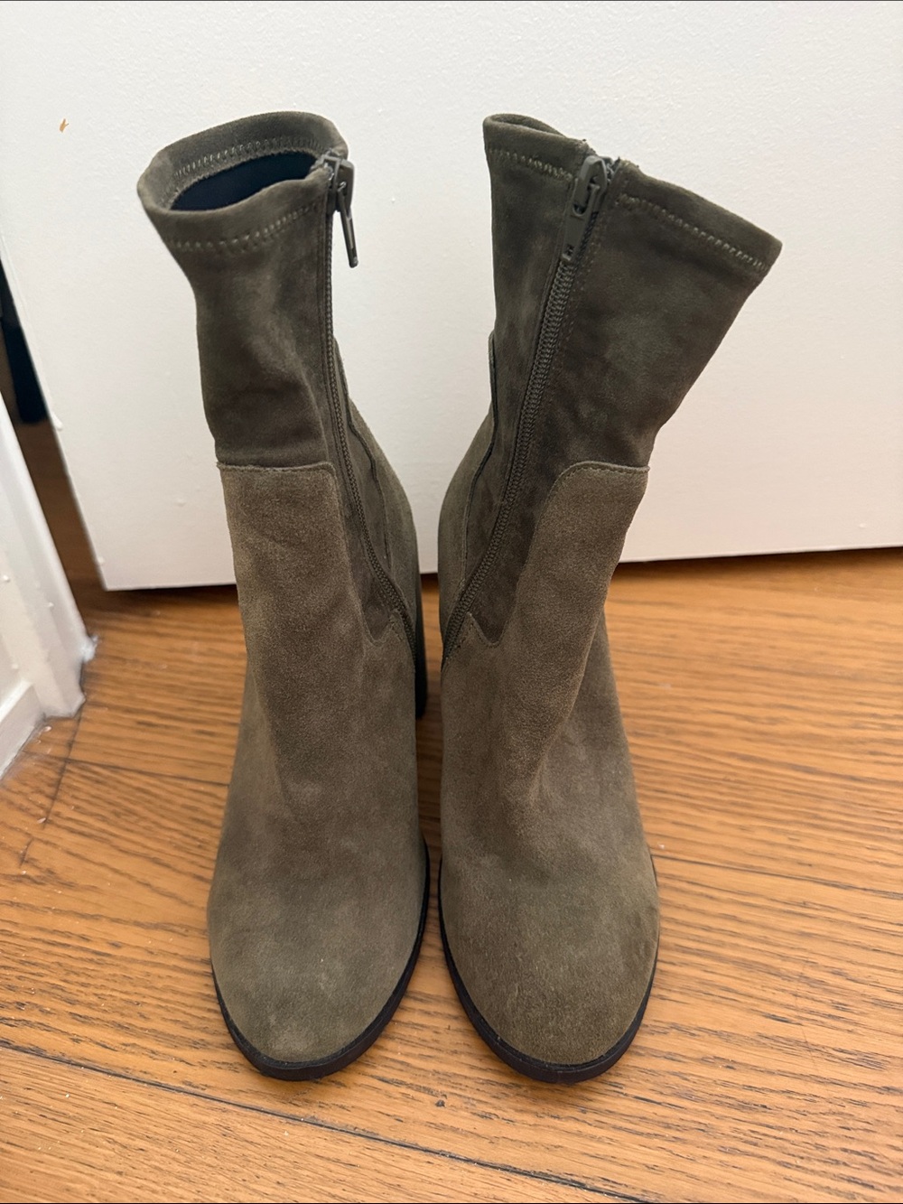 Chinese Laundry Olive Suede Ankle Zip Booties Size 37.5/7
